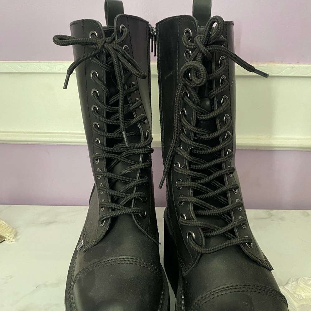 Womens size 8 T.U.K platform boots